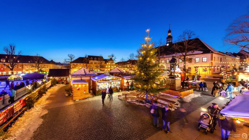 Weihnachtsmarkt Marienberg mit Rathaus