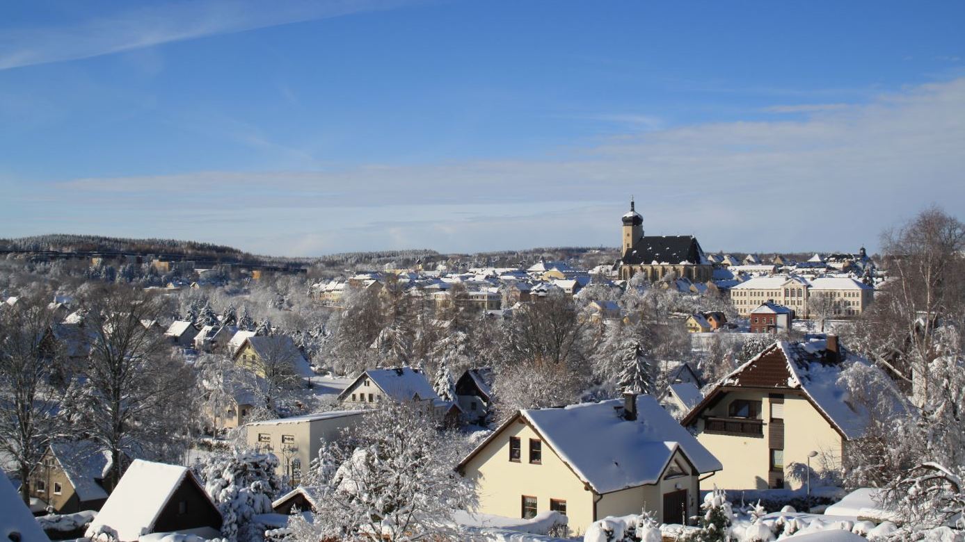 Blick zur Kirche St. Marien im Winter