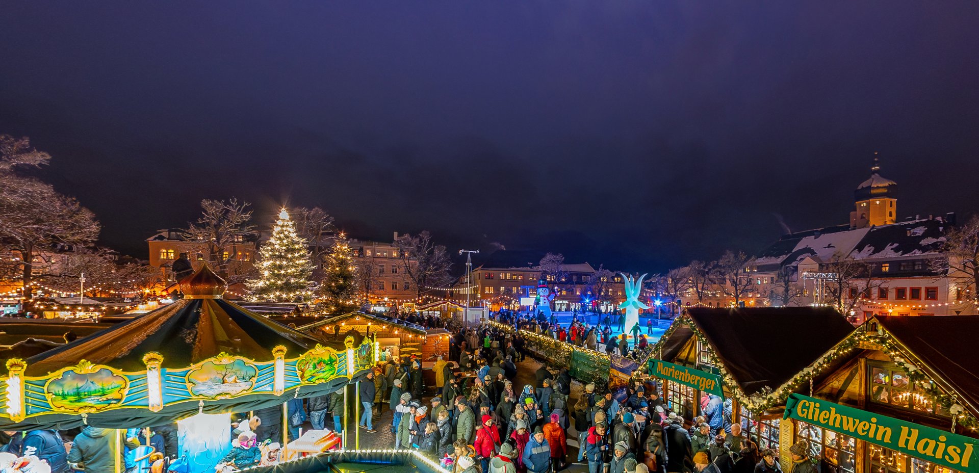 Weihnachtsmarkt mit Karussell
